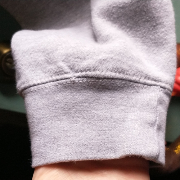 No name brand pit to pit is 26 1/2 grey - Picture 3 of 12